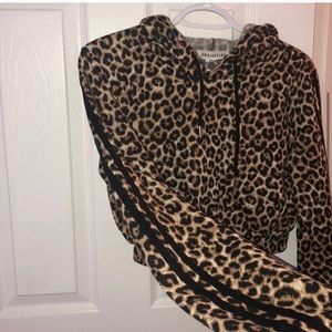 Leopard cropped sweater